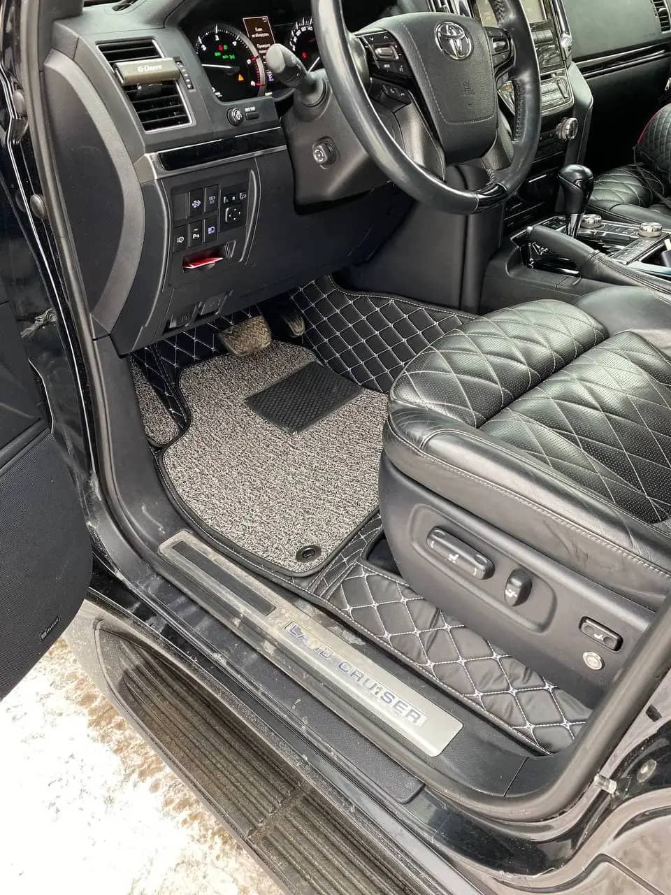 Автомобильные 3D коврики из экокожи для Toyota