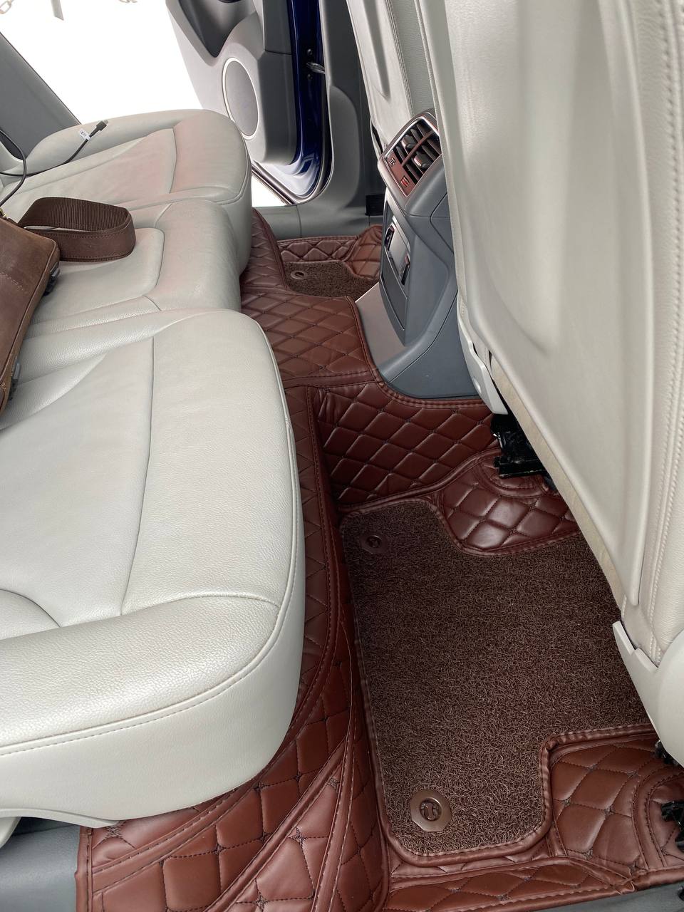 Автомобильные 3D коврики из экокожи для Audi