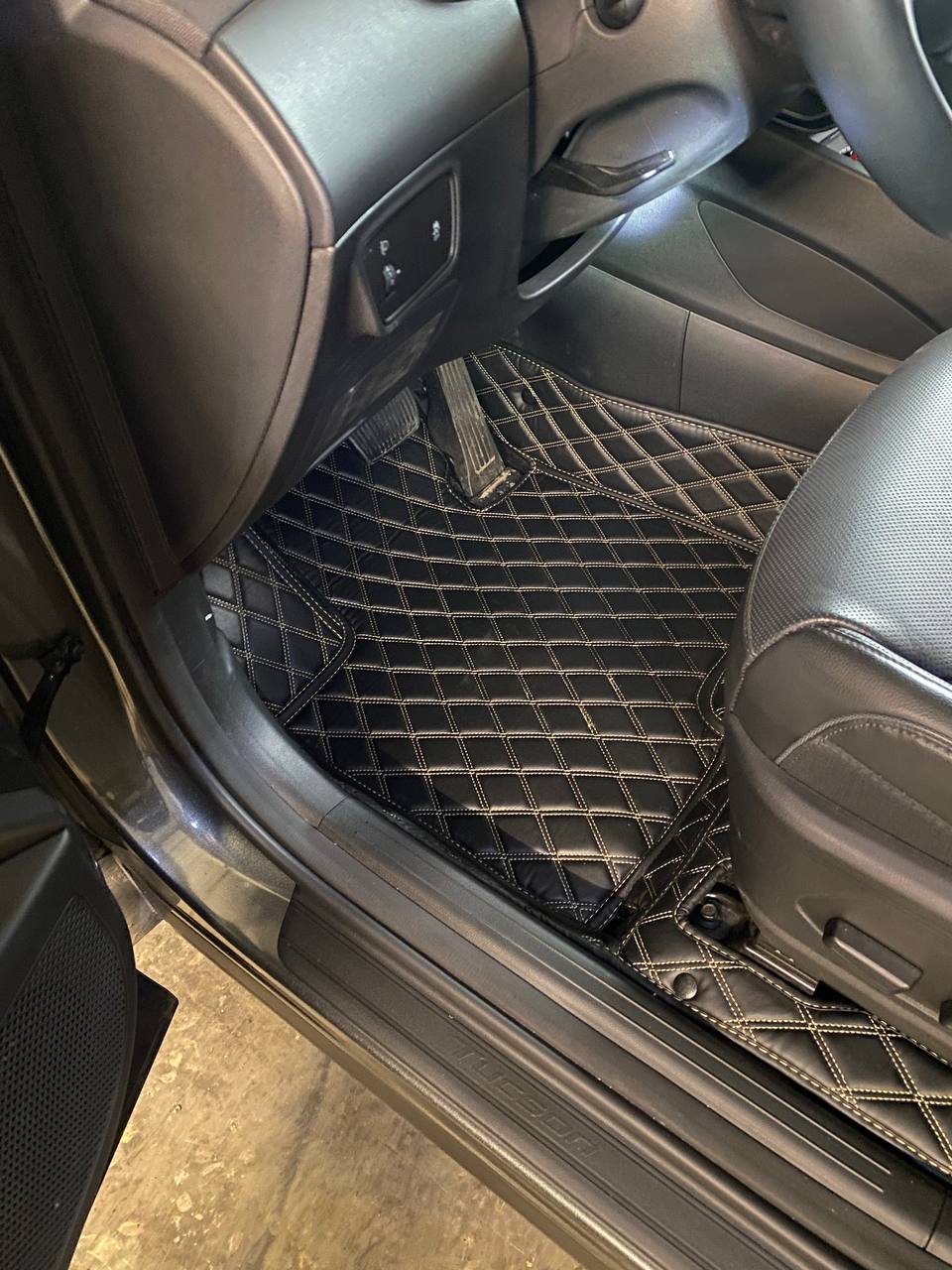 Автомобильные 3D коврики из экокожи для Hyundai